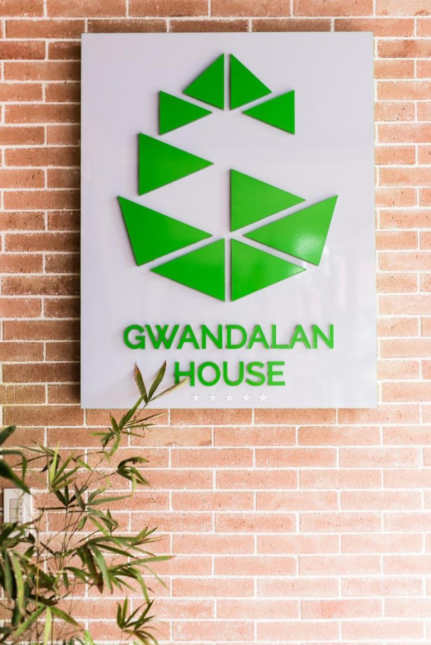 Готель Gwandalan House Діполог Екстер'єр фото